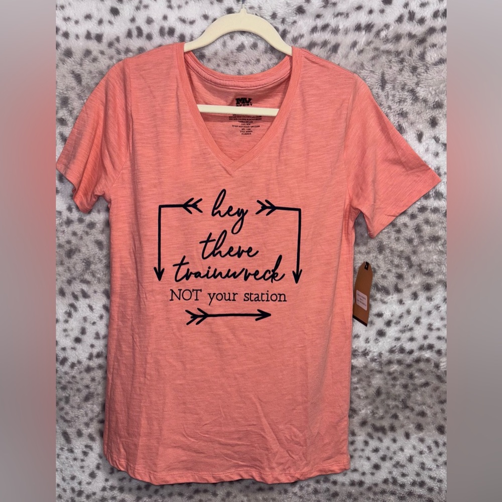 MV SPORT “TRAINWRECK” GRAPHIC V-NECK